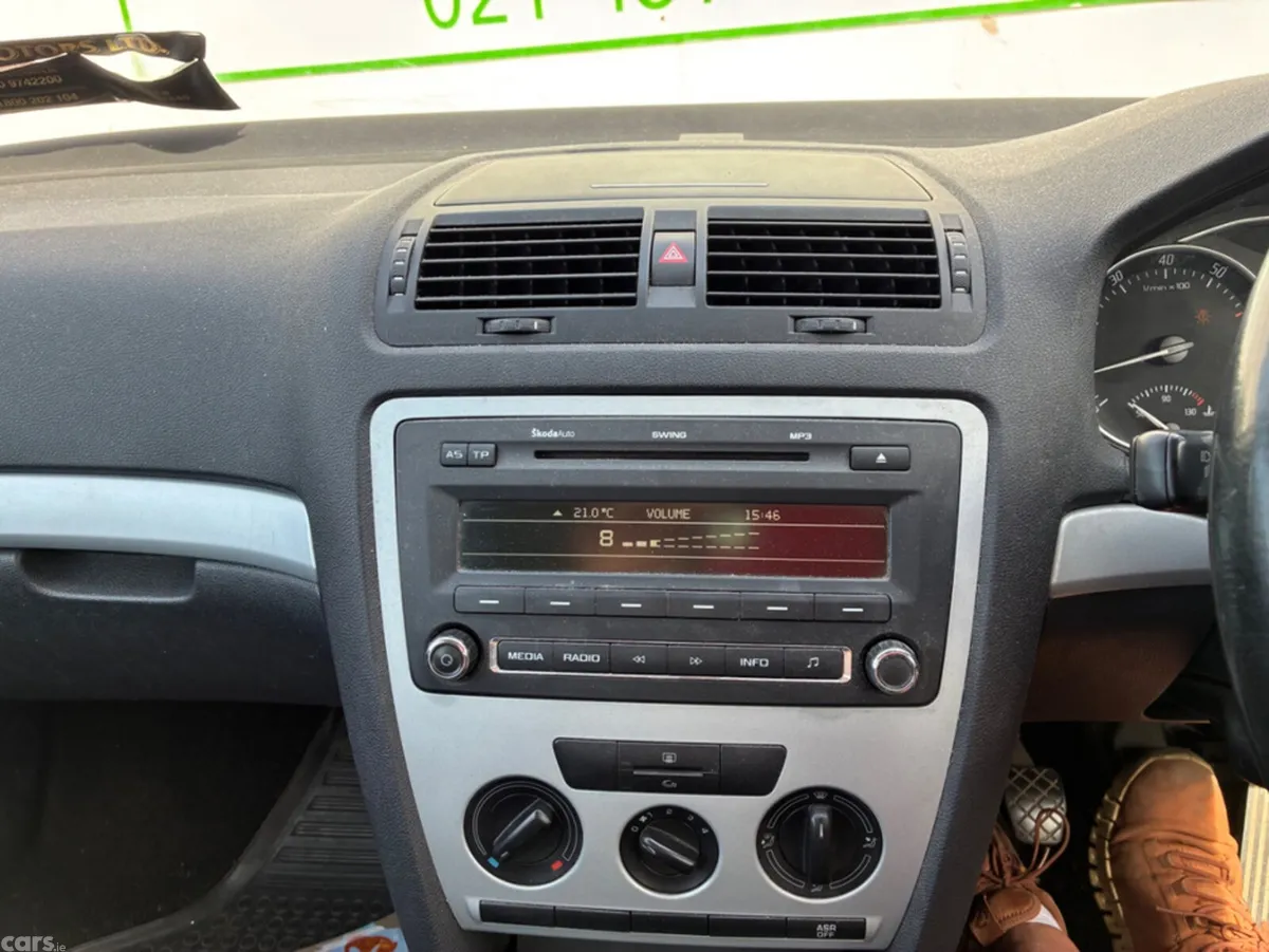 Skoda Octavia Hatchback, Petrol, 2009, Beige