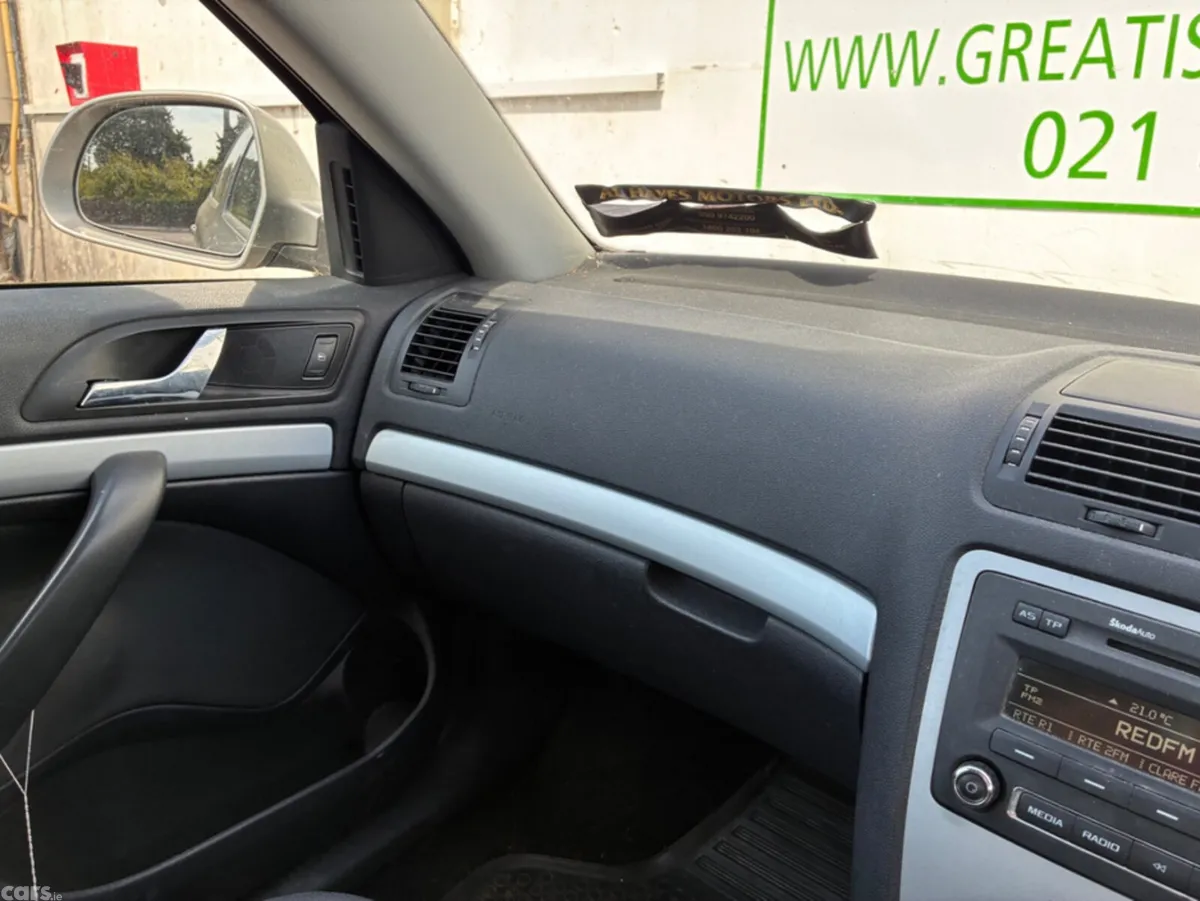 Skoda Octavia Hatchback, Petrol, 2009, Beige