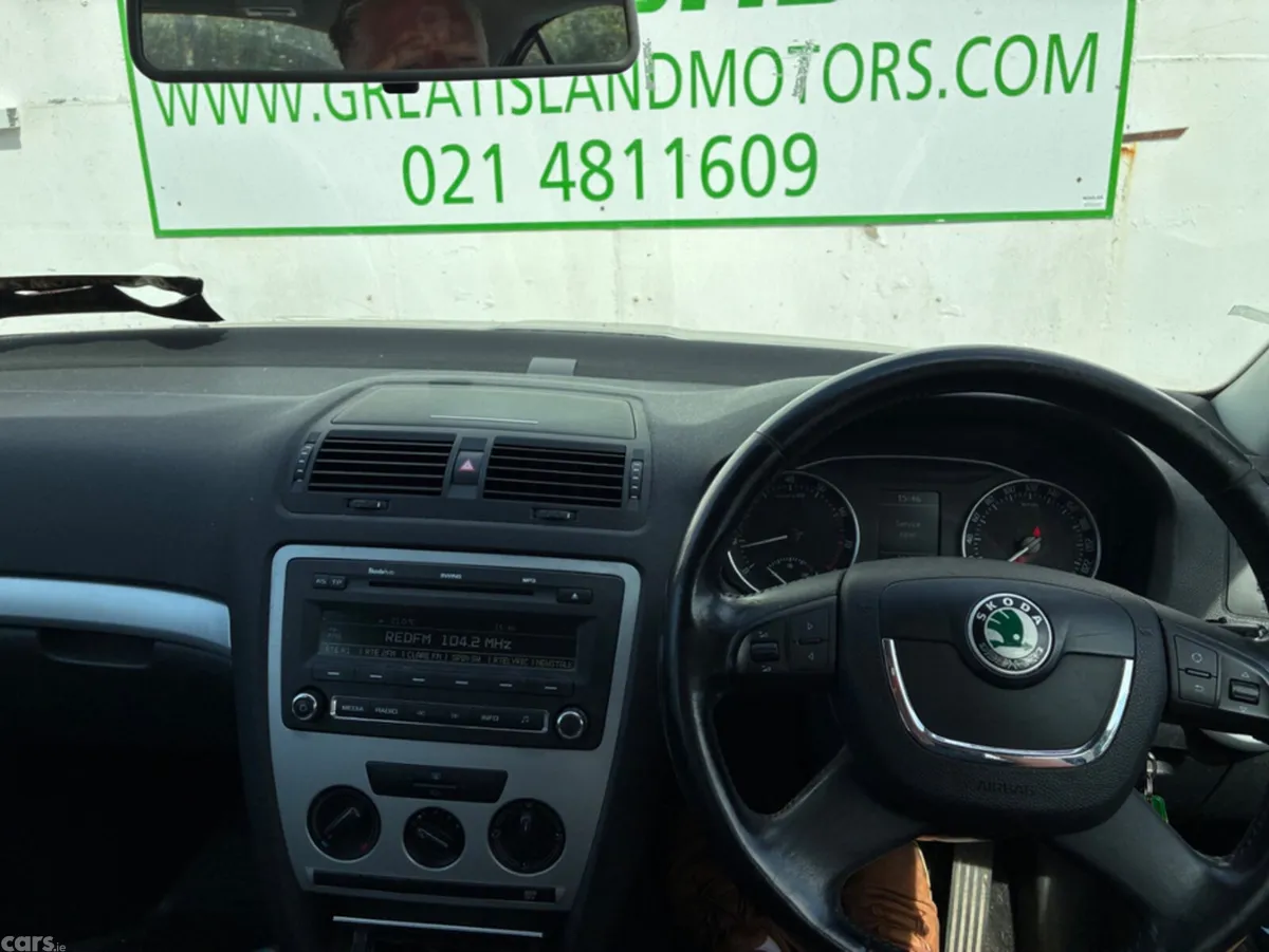 Skoda Octavia Hatchback, Petrol, 2009, Beige