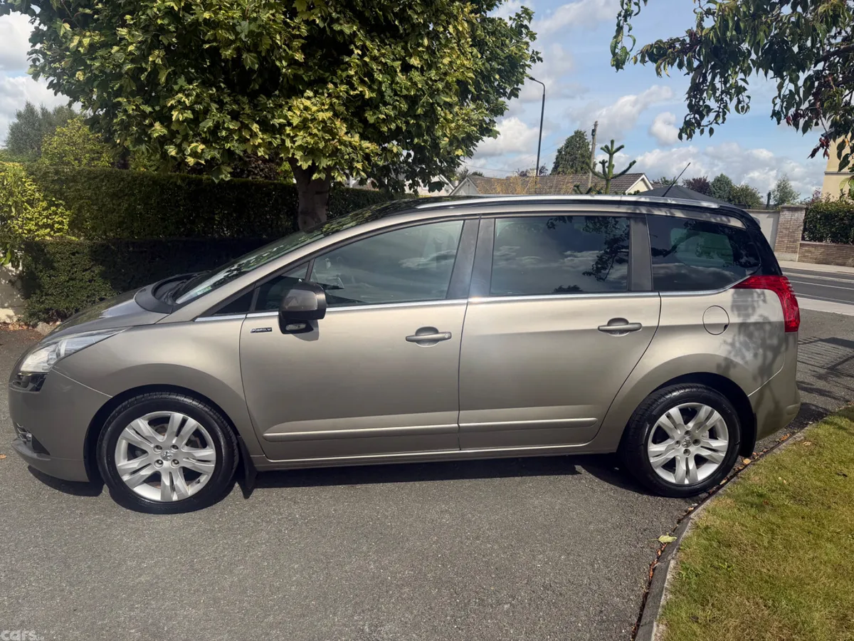 Peugeot 5008 MPV, Diesel, 2013, Grey