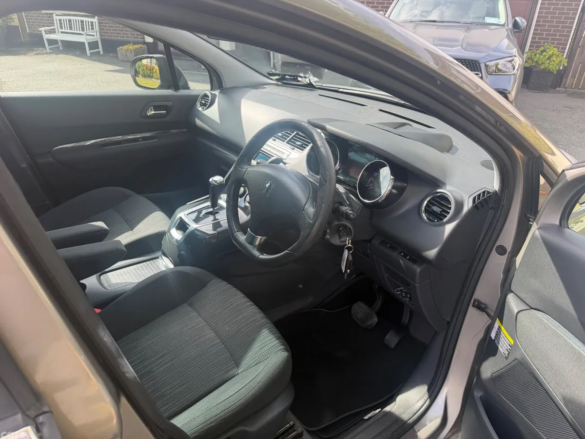 Peugeot 5008 MPV, Diesel, 2013, Grey