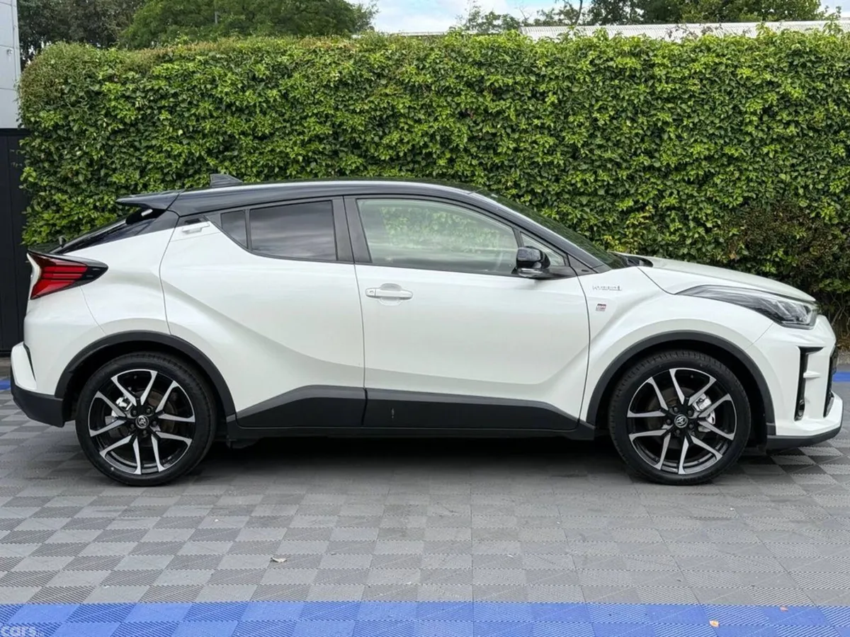 Toyota C-HR SUV, Petrol Hybrid, 2020, White