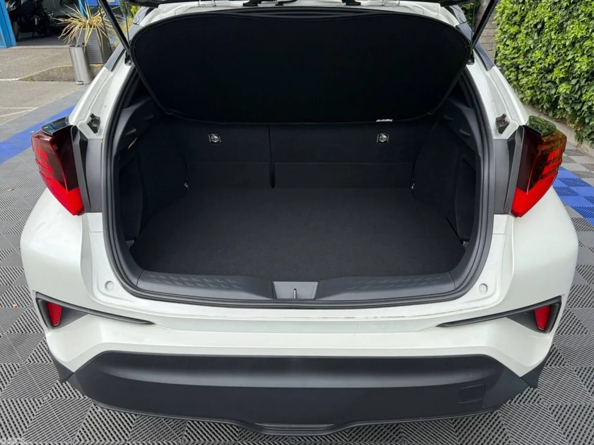 Toyota C-HR SUV, Petrol Hybrid, 2020, White