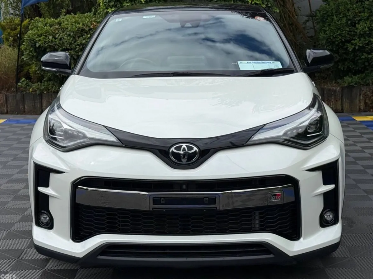 Toyota C-HR SUV, Petrol Hybrid, 2020, White
