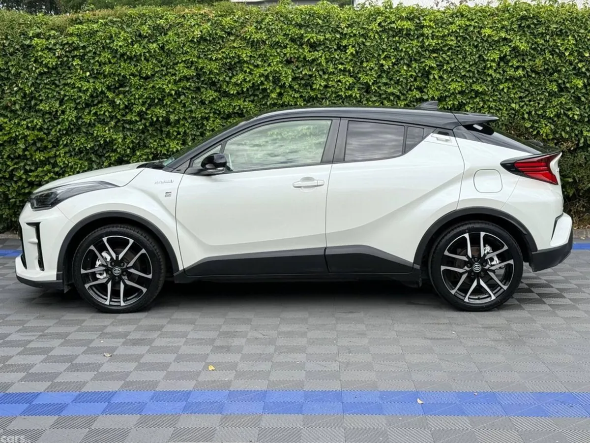 Toyota C-HR SUV, Petrol Hybrid, 2020, White