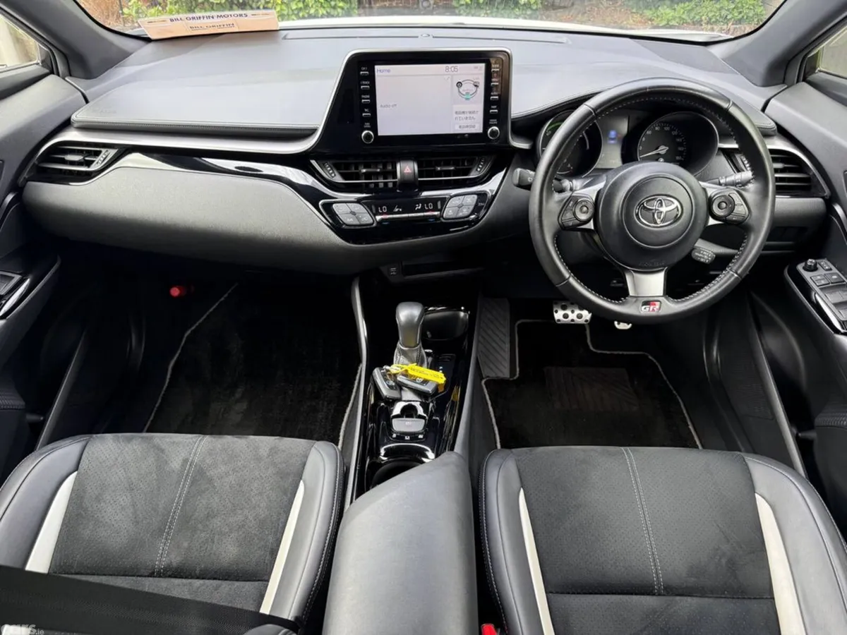 Toyota C-HR SUV, Petrol Hybrid, 2020, White