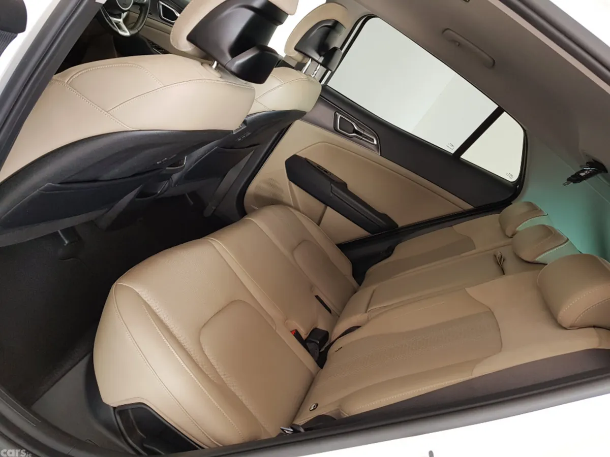 Kia Sportage MPV, Diesel, 2023, White