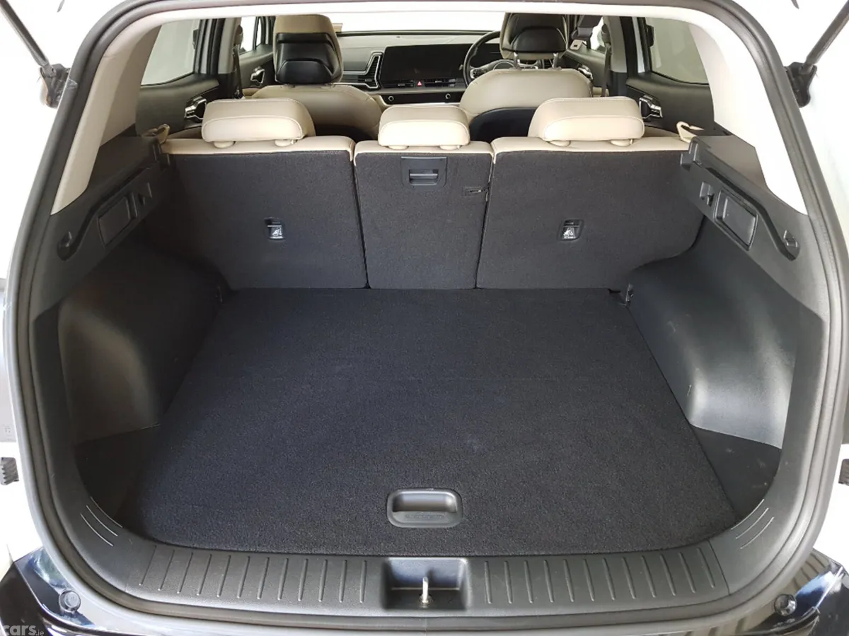 Kia Sportage MPV, Diesel, 2023, White