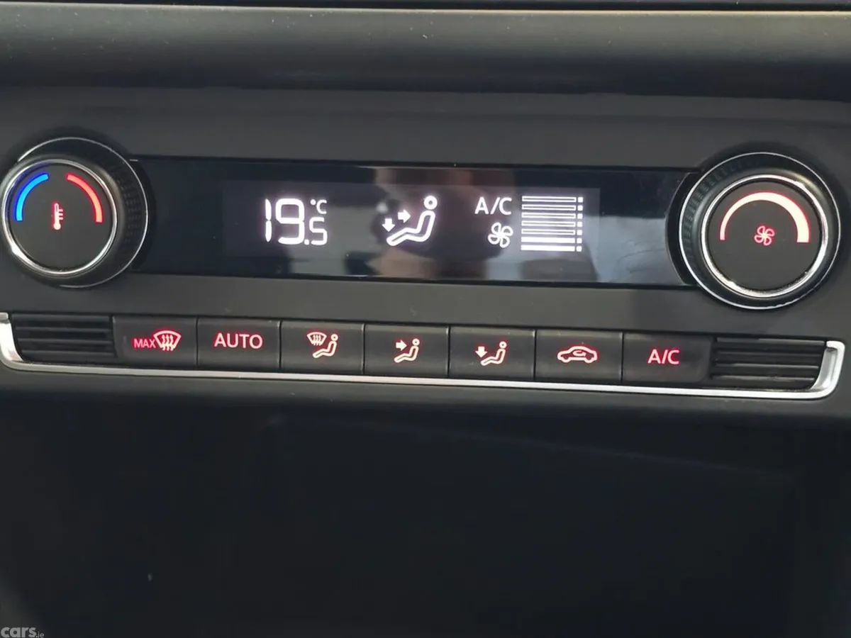 Volkswagen Polo Hatchback, Petrol, 2017, Red