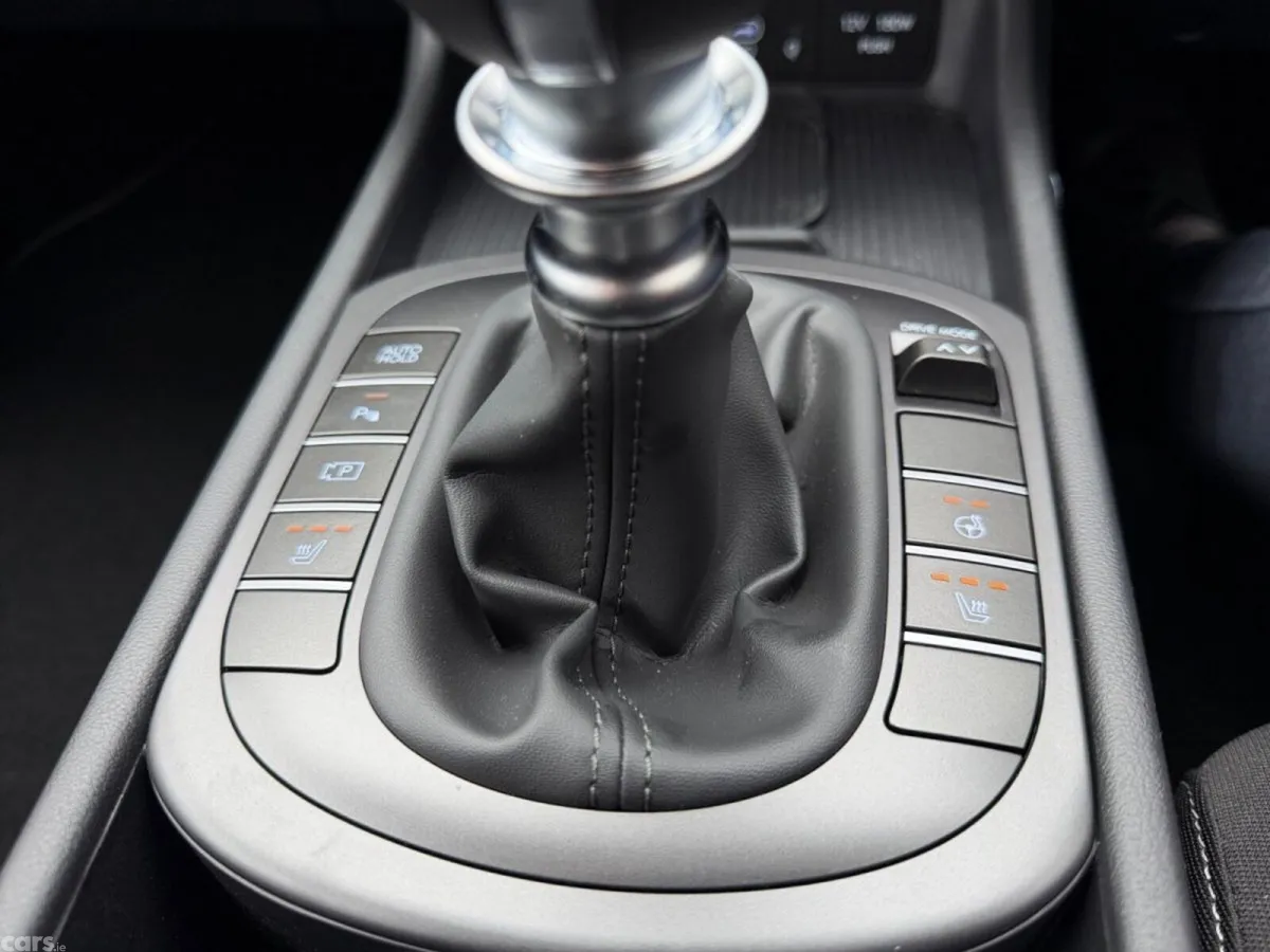 Hyundai KONA MPV, Petrol, 2026, White