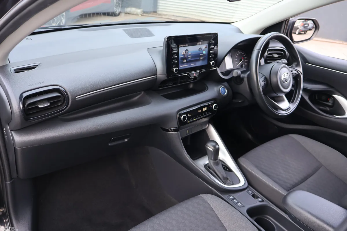 Toyota Yaris Hatchback, Petrol Hybrid, 2023, Black