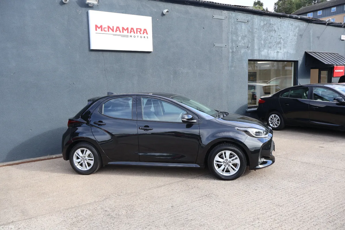 Toyota Yaris Hatchback, Petrol Hybrid, 2023, Black