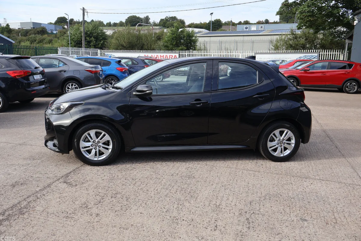 Toyota Yaris Hatchback, Petrol Hybrid, 2023, Black
