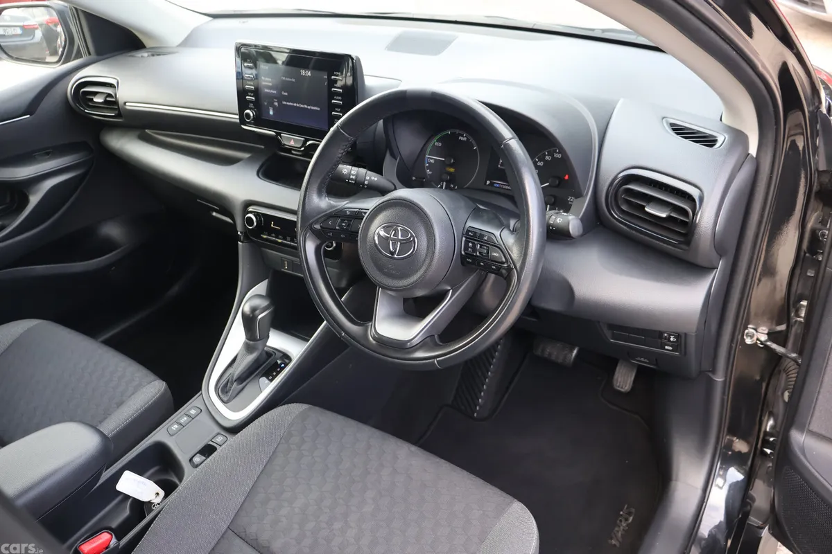 Toyota Yaris Hatchback, Petrol Hybrid, 2023, Black
