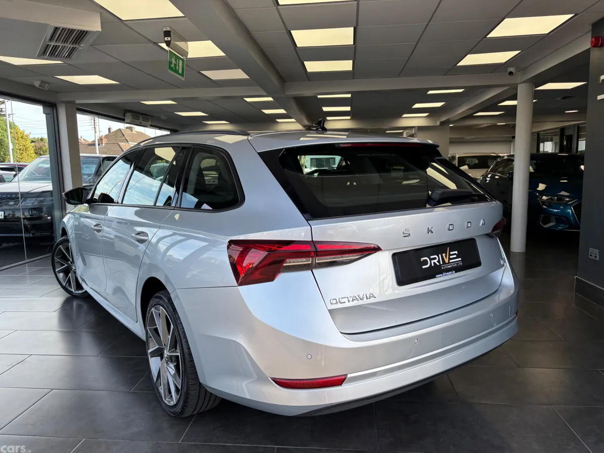 Skoda Octavia Estate, Petrol Plug-in Hybrid, 2023, Silver