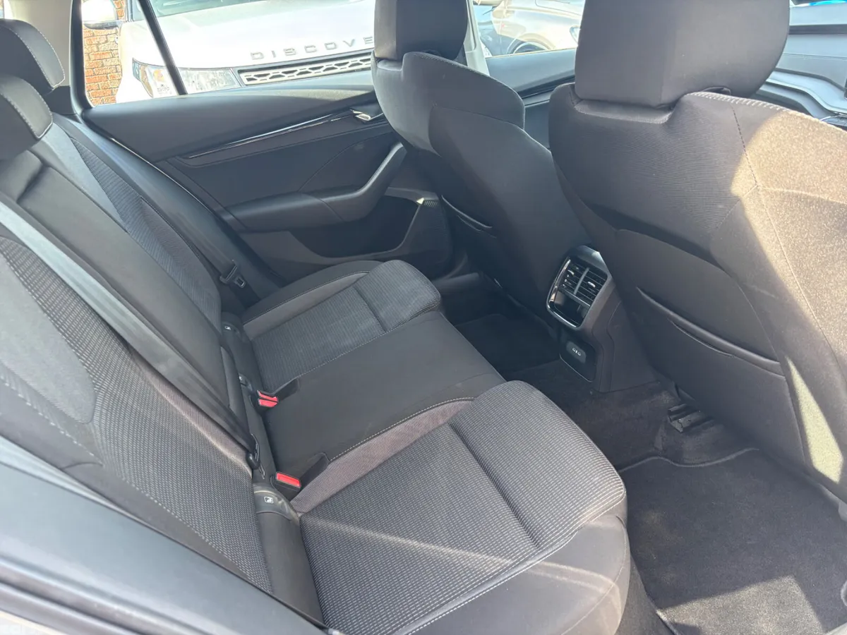 Skoda Octavia Estate, Petrol Plug-in Hybrid, 2023, Silver