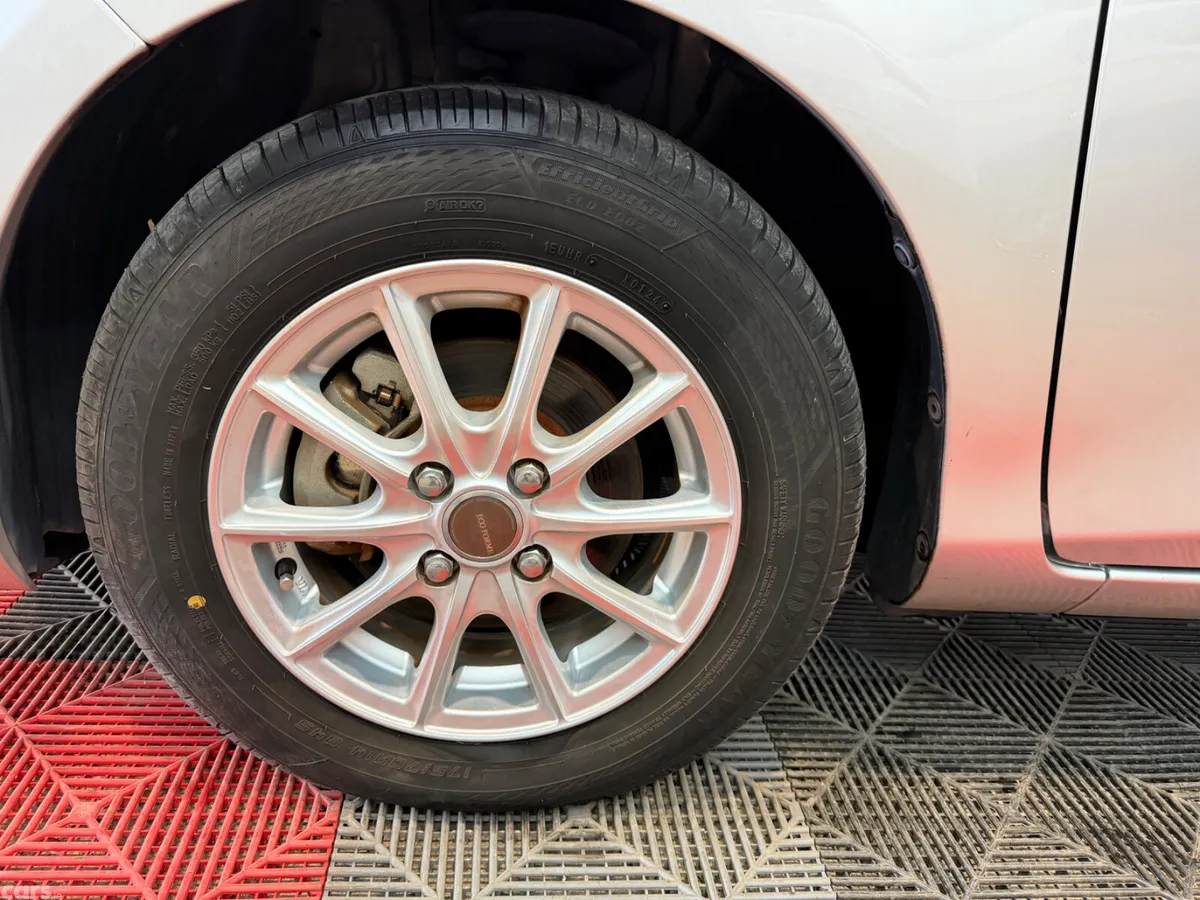Toyota Vitz Hatchback, Petrol, 2015, Silver