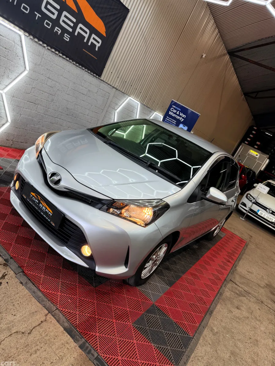 Toyota Vitz Hatchback, Petrol, 2015, Silver