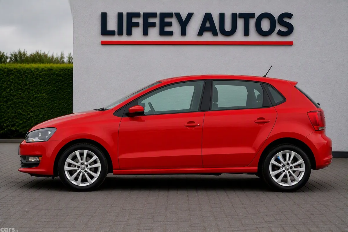 Volkswagen Polo Hatchback, Petrol, 2014, Red
