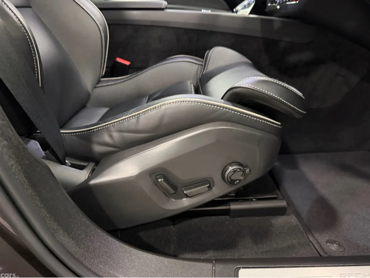 Volvo XC60 SUV, Petrol Plug-in Hybrid, 2023, Grey