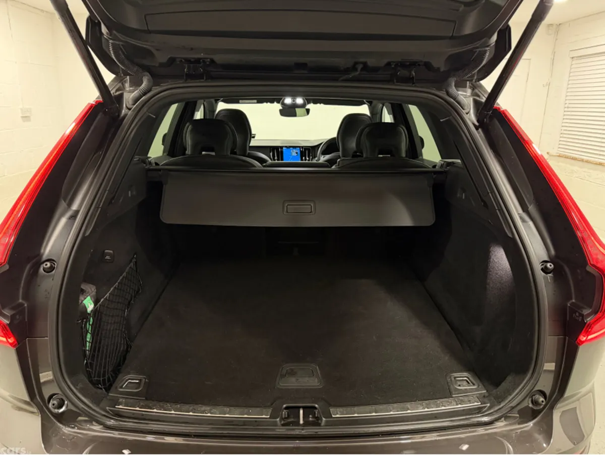 Volvo XC60 SUV, Petrol Plug-in Hybrid, 2023, Grey