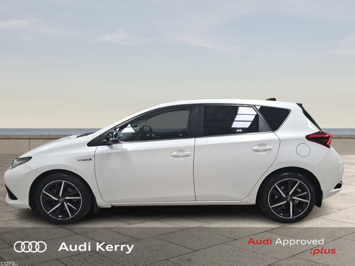 Toyota Auris MPV, Petrol Hybrid, 2018, White