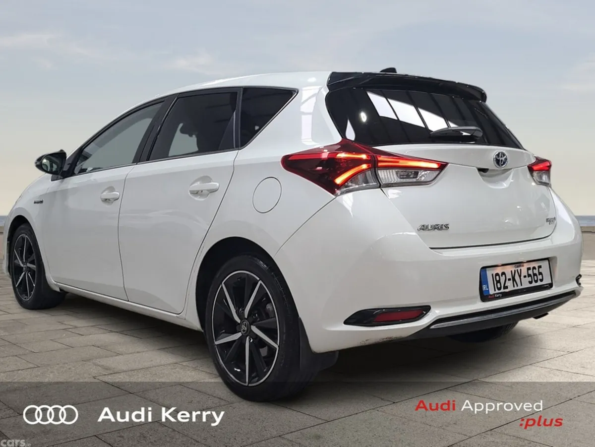 Toyota Auris MPV, Petrol Hybrid, 2018, White