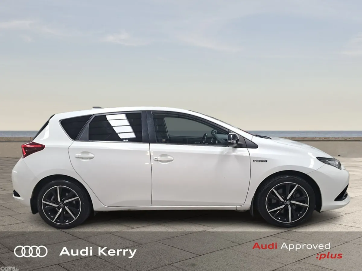 Toyota Auris MPV, Petrol Hybrid, 2018, White