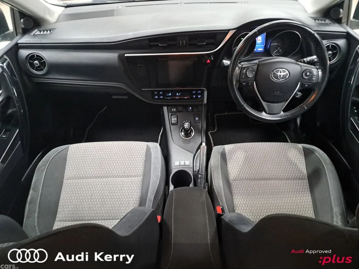 Toyota Auris MPV, Petrol Hybrid, 2018, White