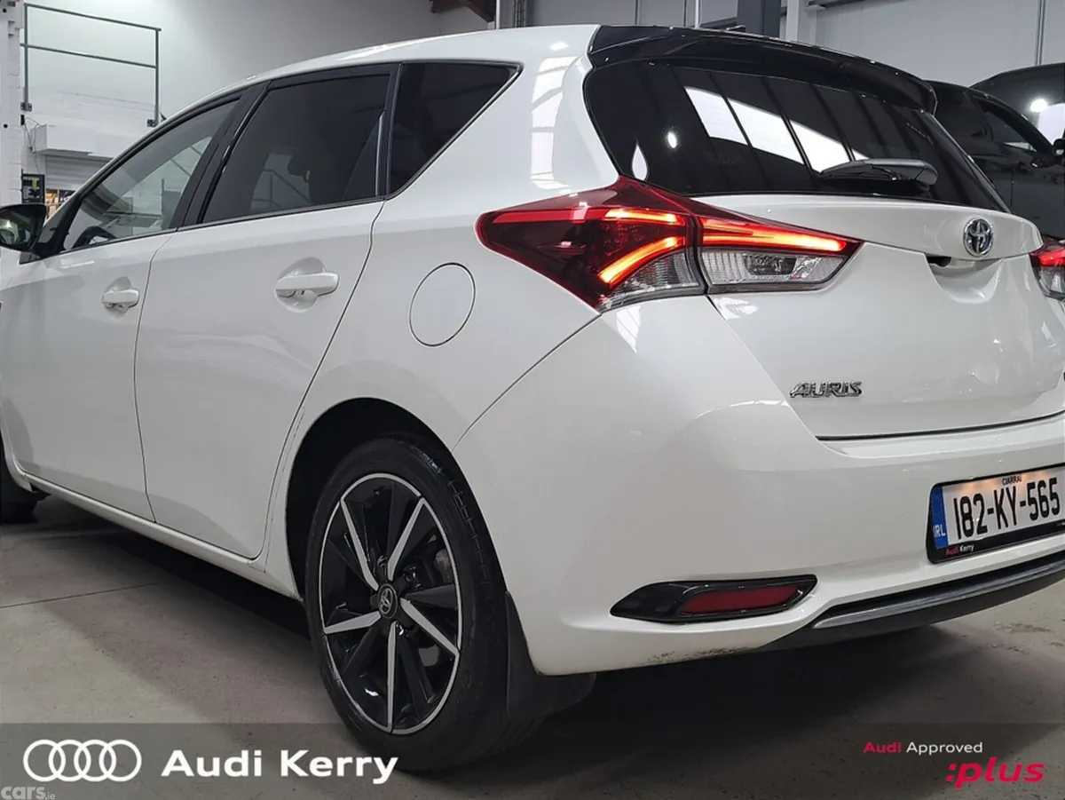 Toyota Auris MPV, Petrol Hybrid, 2018, White