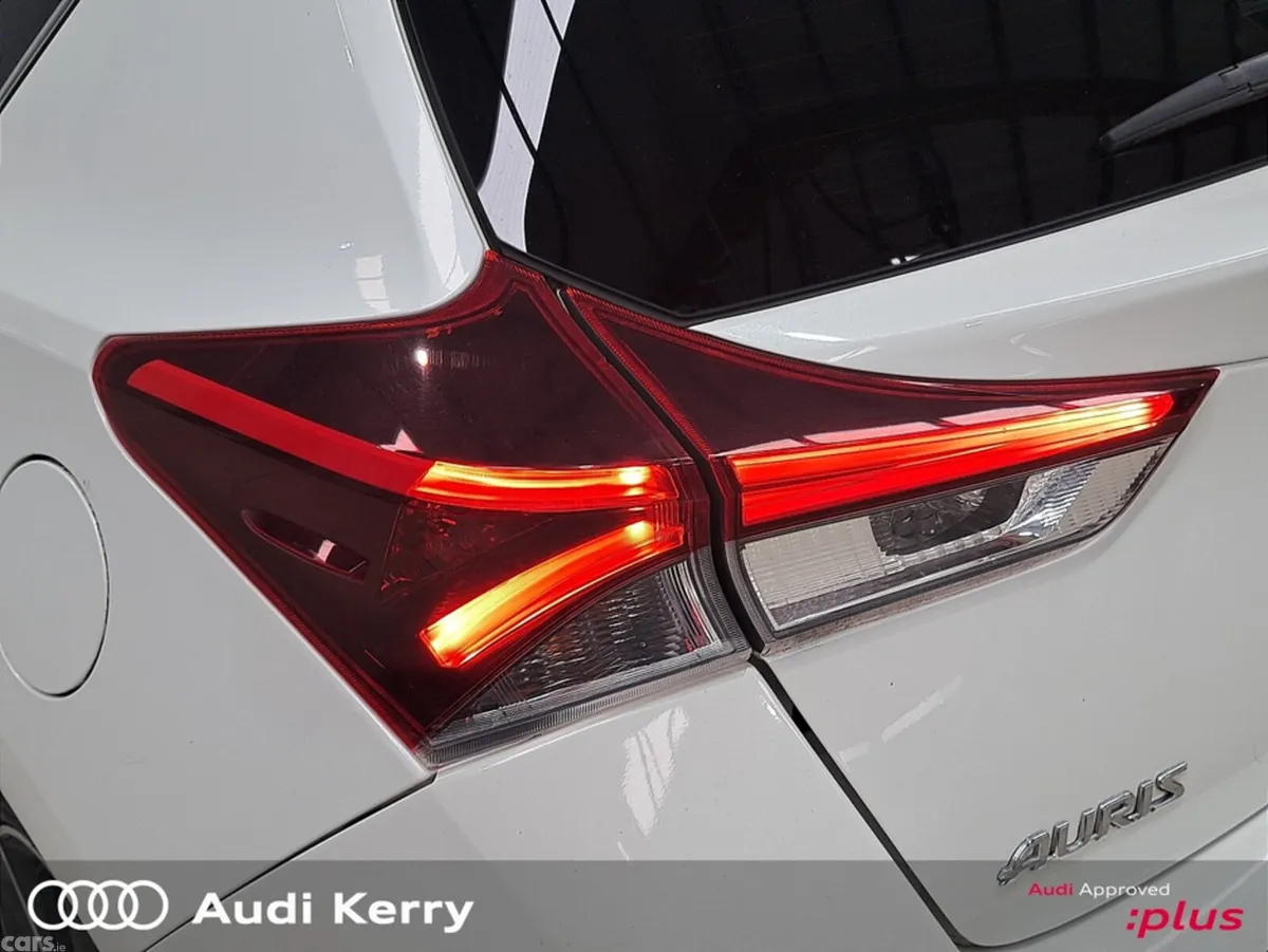 Toyota Auris MPV, Petrol Hybrid, 2018, White