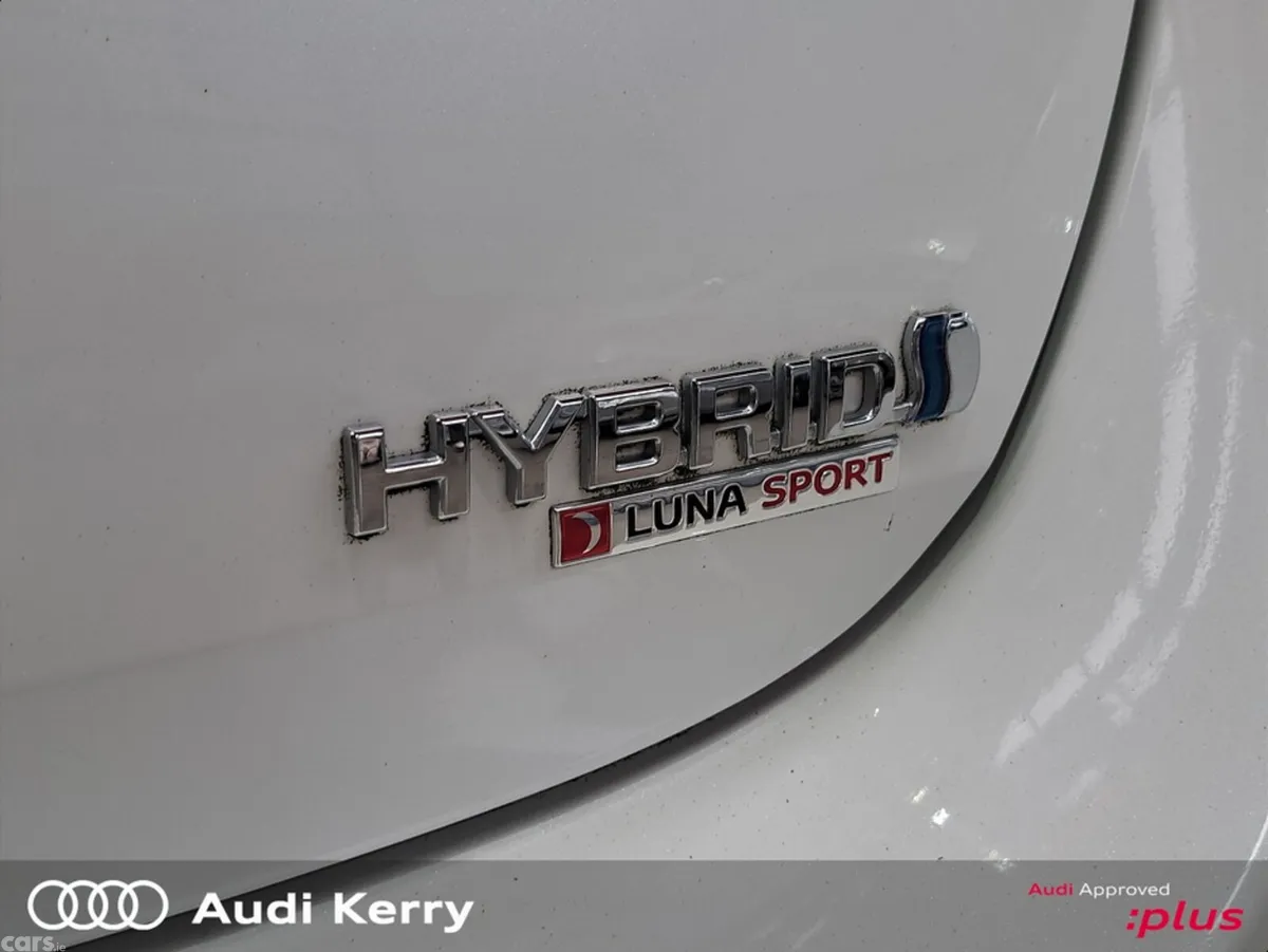 Toyota Auris MPV, Petrol Hybrid, 2018, White