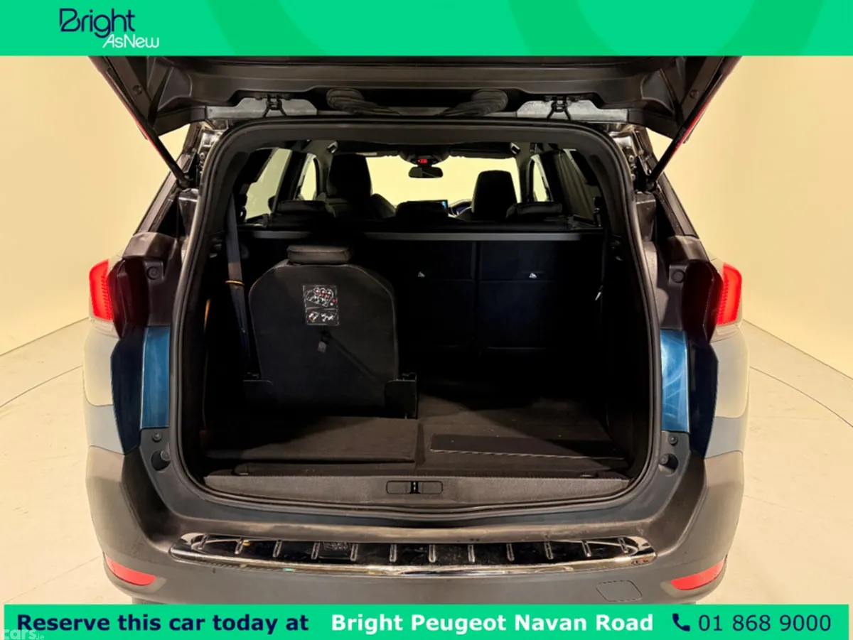 Peugeot 5008 MPV, Diesel, 2023, Blue