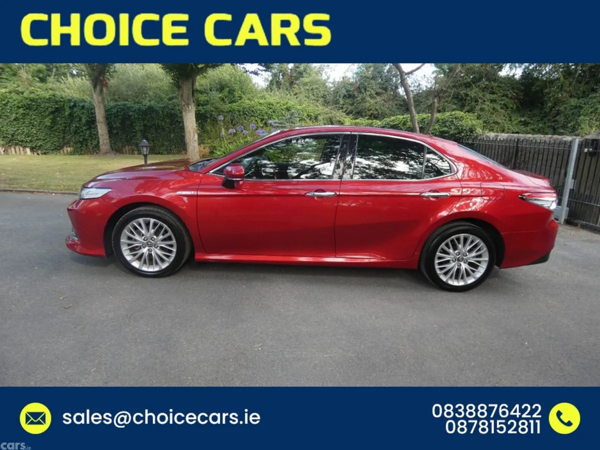Toyota Camry Saloon, Petrol Hybrid, 2018, Red