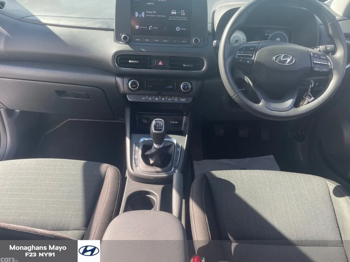 Hyundai KONA MPV, Petrol, 2022, White