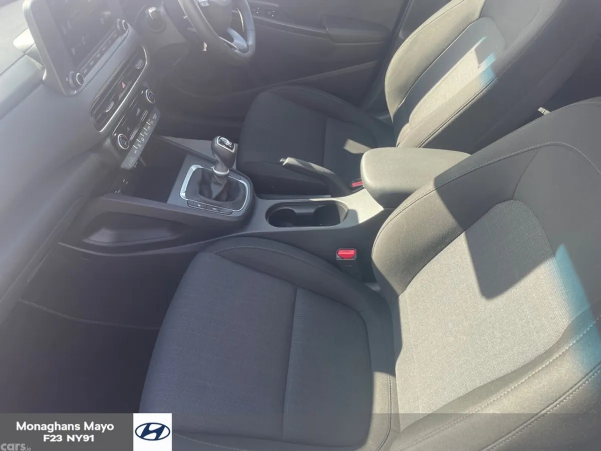 Hyundai KONA MPV, Petrol, 2022, White