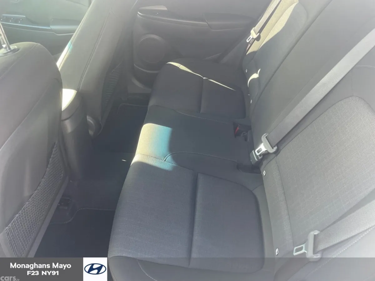 Hyundai KONA MPV, Petrol, 2022, White