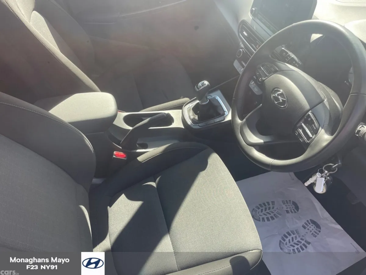 Hyundai KONA MPV, Petrol, 2022, White
