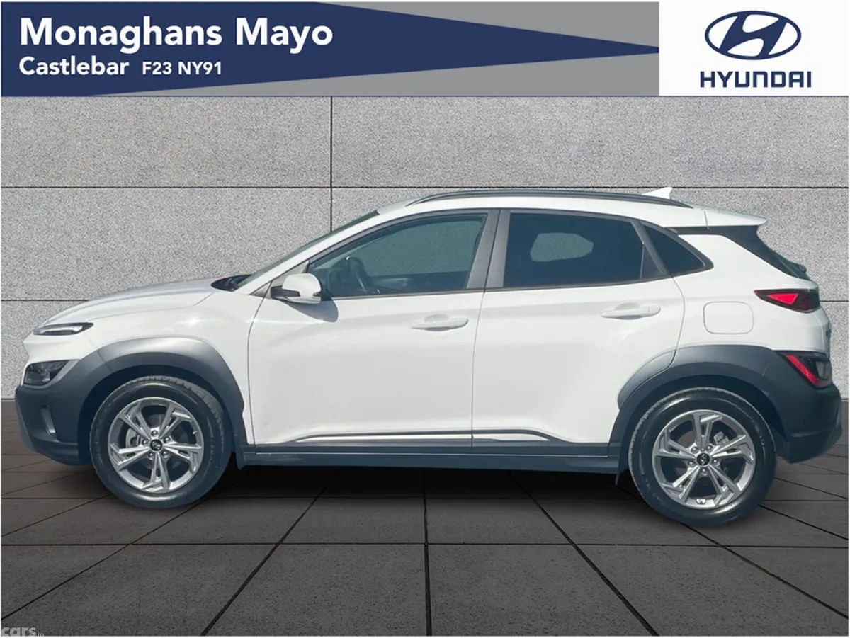 Hyundai KONA MPV, Petrol, 2022, White