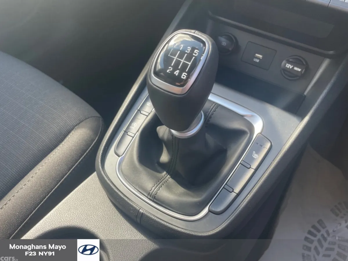 Hyundai KONA MPV, Petrol, 2022, White