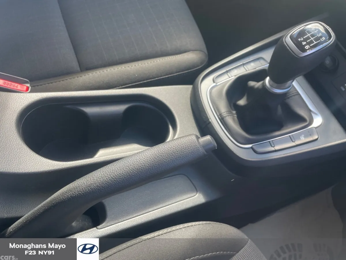 Hyundai KONA MPV, Petrol, 2022, White
