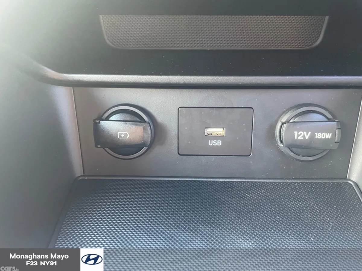 Hyundai KONA MPV, Petrol, 2022, White