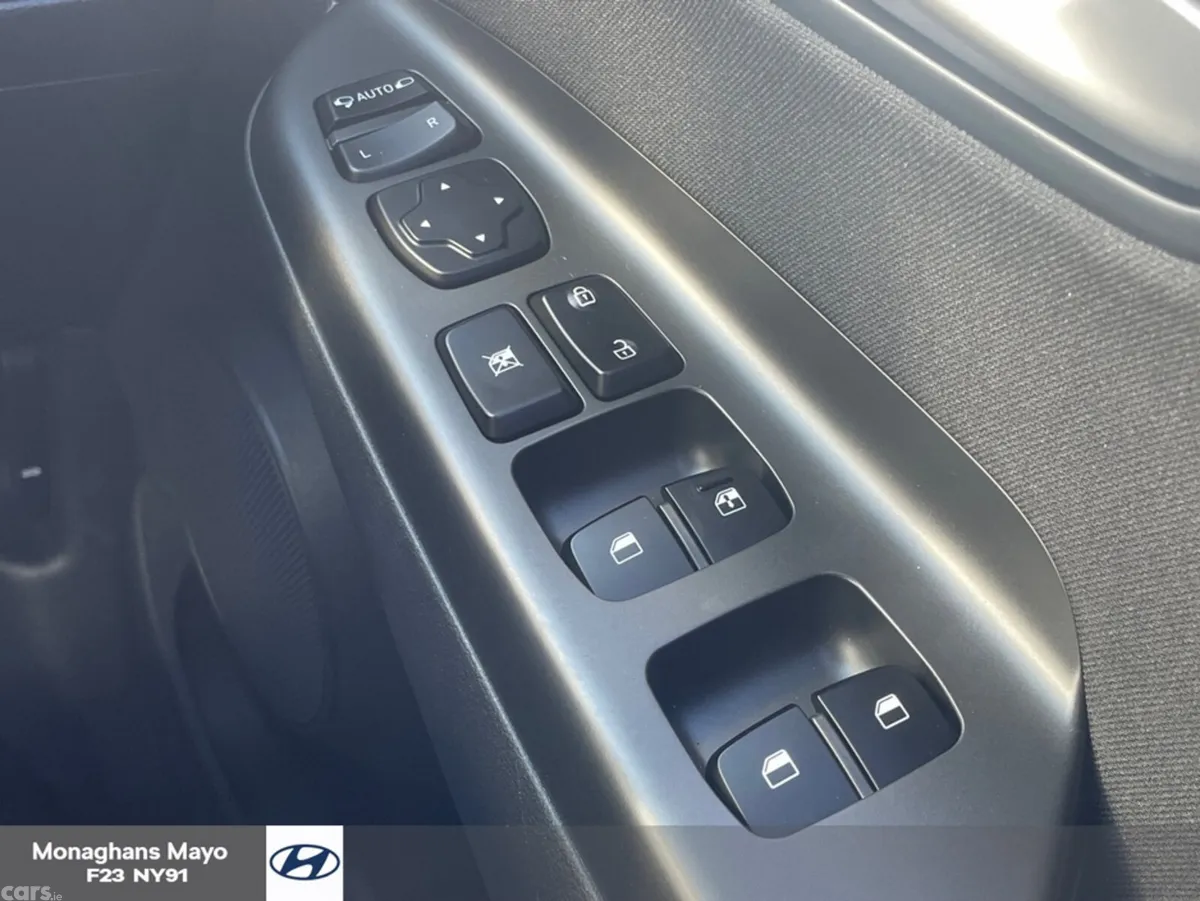 Hyundai KONA MPV, Petrol, 2022, White