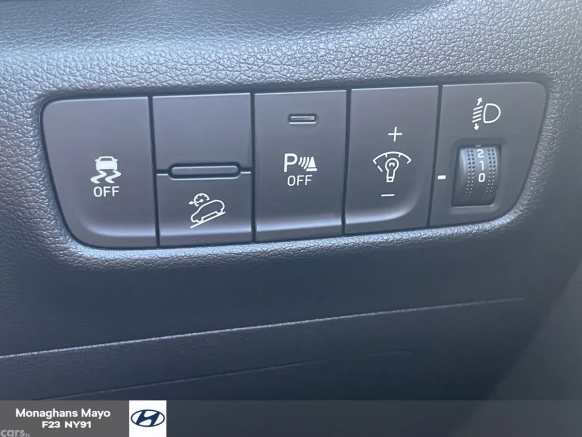 Hyundai KONA MPV, Petrol, 2022, White