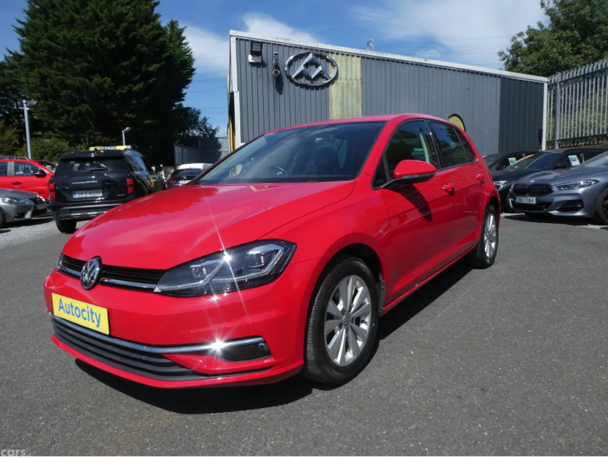 Volkswagen Golf Hatchback, Petrol, 2017, Red