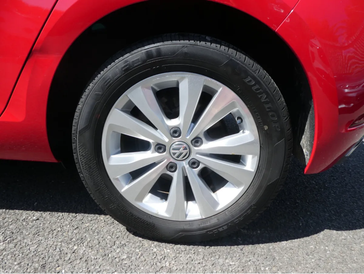 Volkswagen Golf Hatchback, Petrol, 2017, Red
