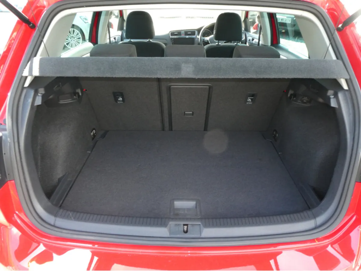 Volkswagen Golf Hatchback, Petrol, 2017, Red