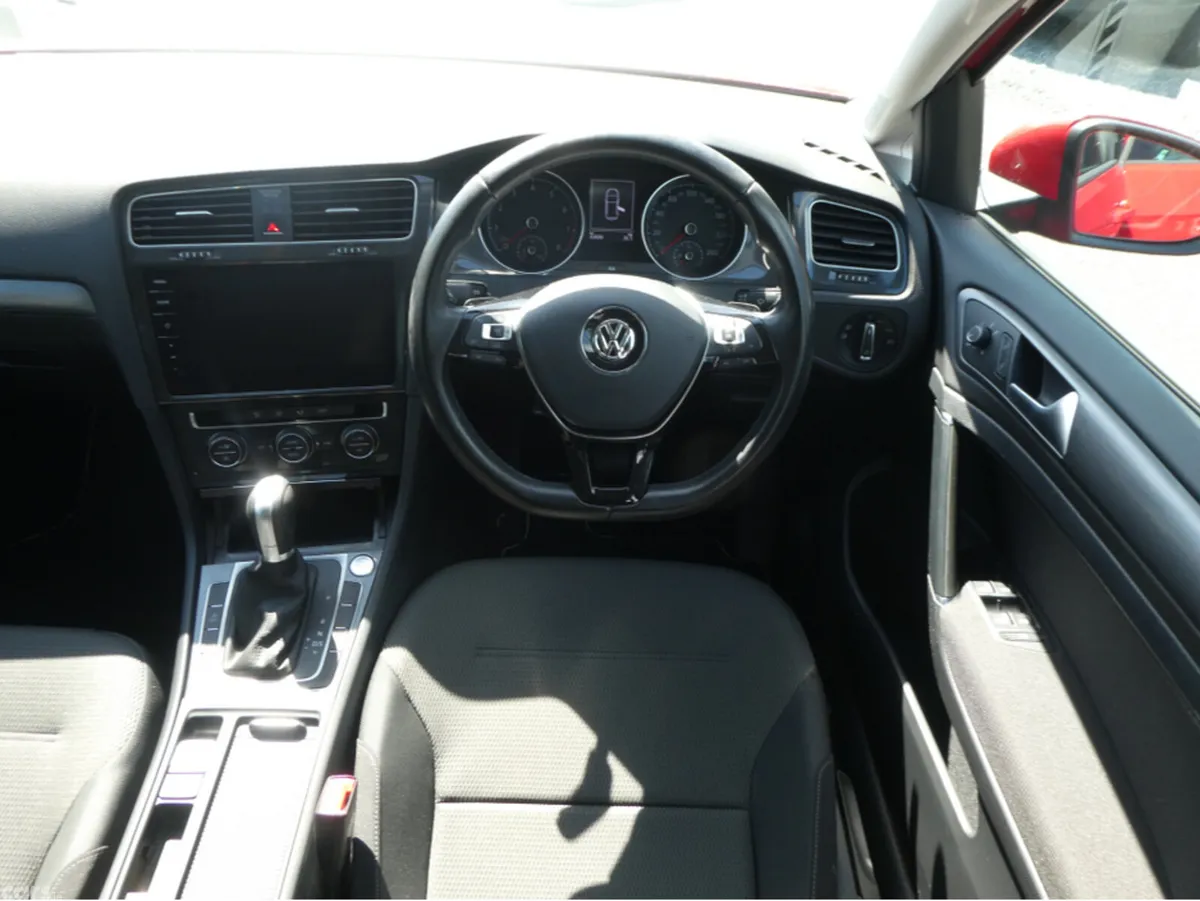 Volkswagen Golf Hatchback, Petrol, 2017, Red