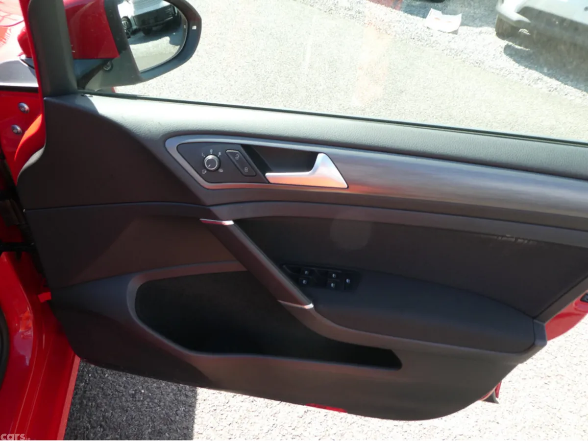 Volkswagen Golf Hatchback, Petrol, 2017, Red