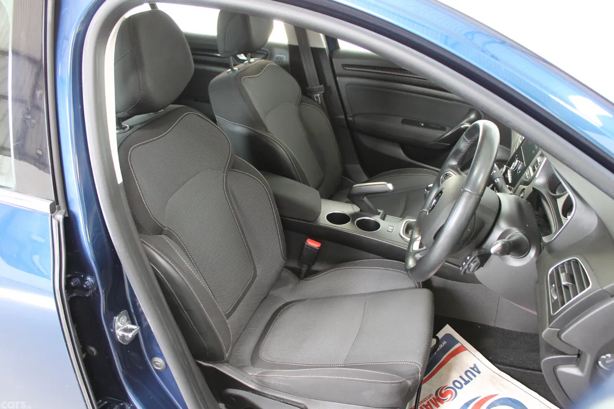 Renault Megane Hatchback, Diesel, 2021, Blue